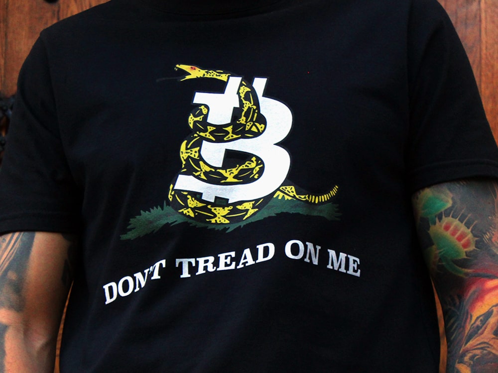 Remera Dont Tread negra